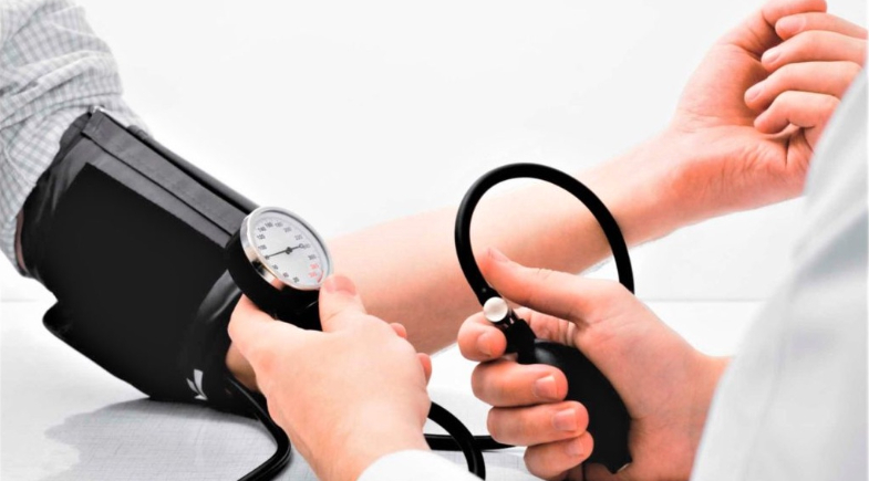 Você tem pressão alta? Lista mostra os alimentos que podem piorar o quadro