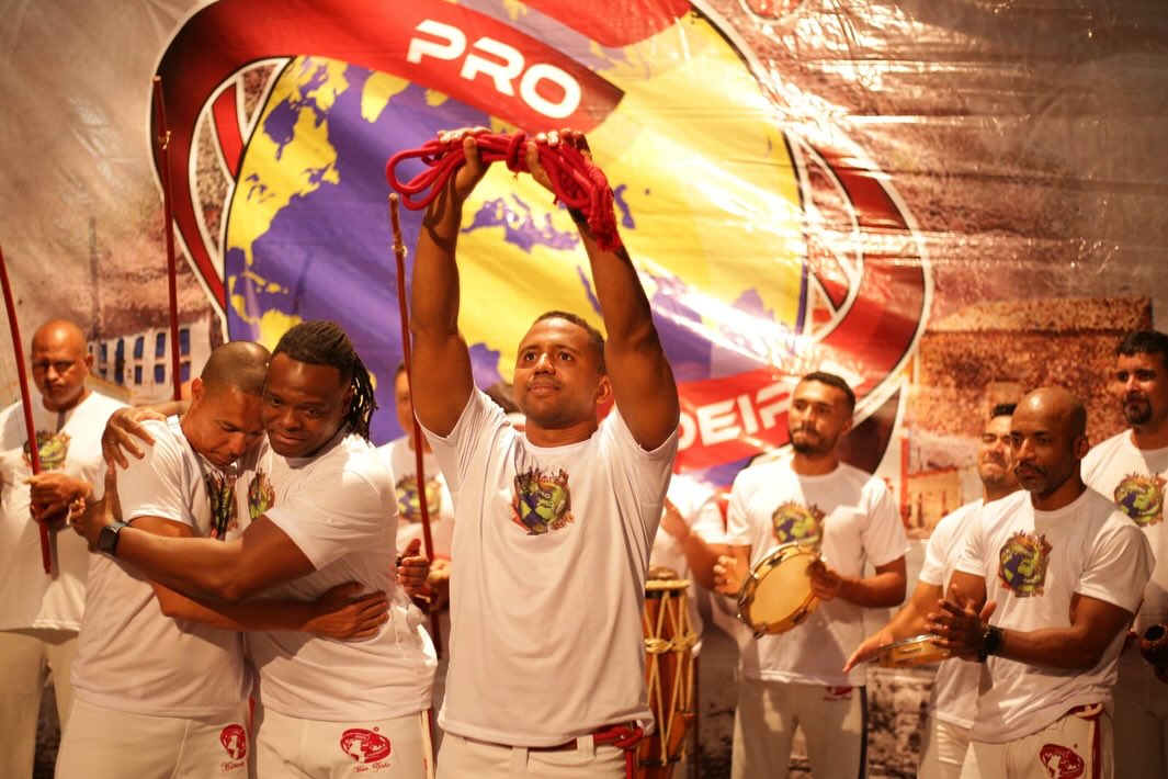 Professor Evaiston Sousa Pompeu recebe graduação de Mestrando em Capoeira