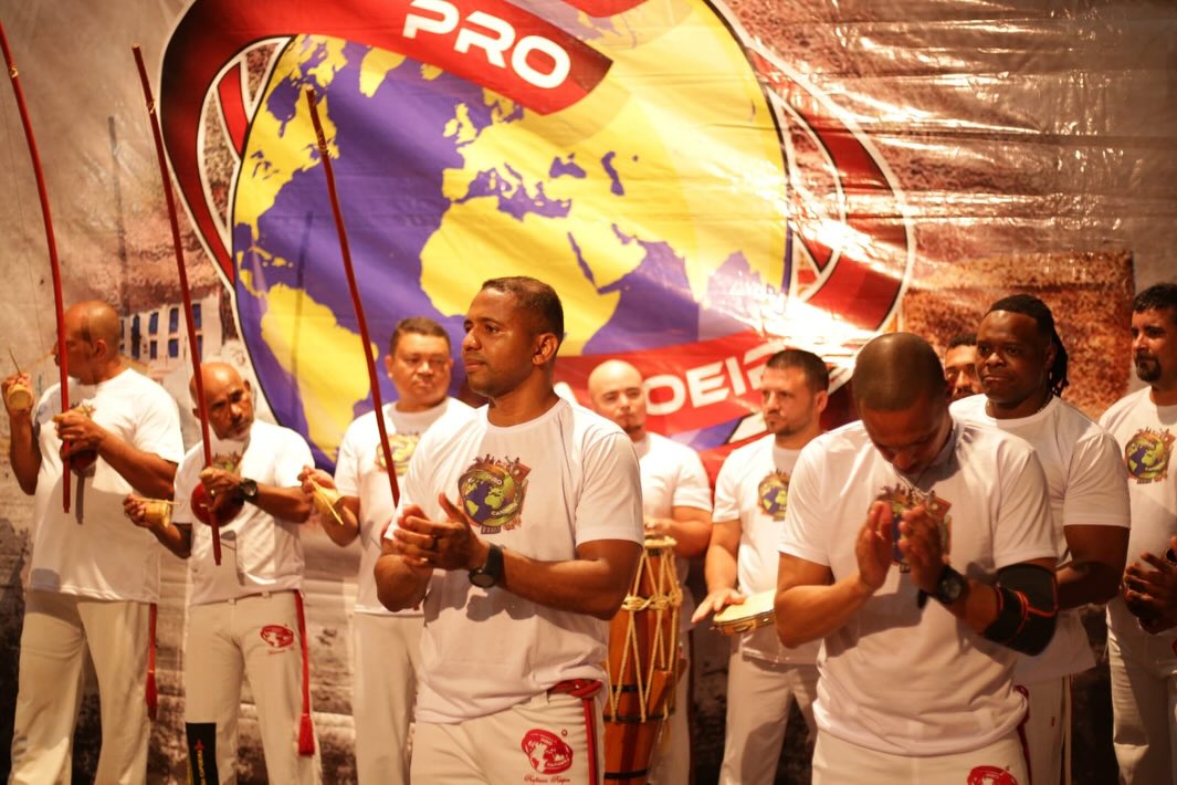 Professor Evaiston Sousa Pompeu recebe graduação de Mestrando em Capoeira - Imagem 6