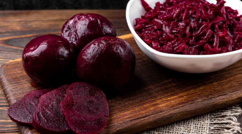 Saiba como a beterraba pode ser uma aliada na alimentação, seus benefícios e um alerta