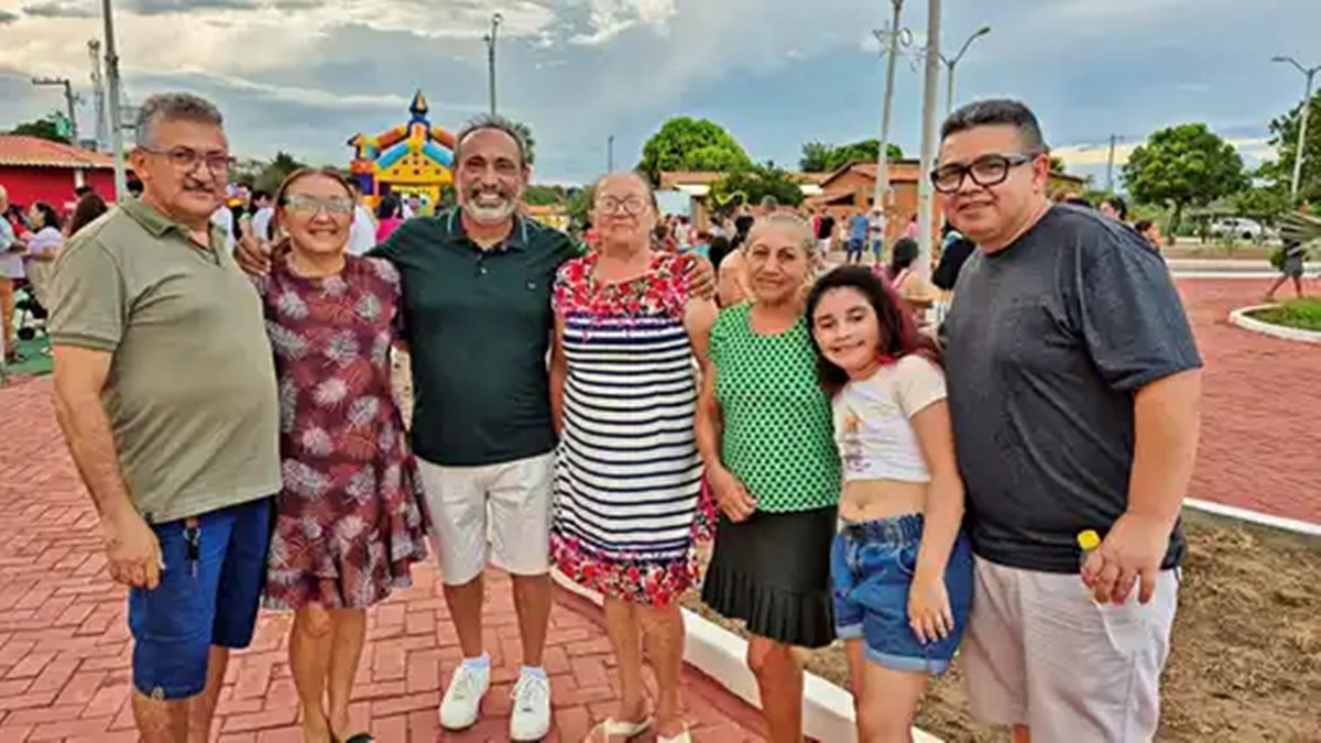 Prefeito Erivaldo Lopes inaugura Parquinho Infantil no bairro Jardim Lavina em Santo Antônio de Lisboa - Imagem 4