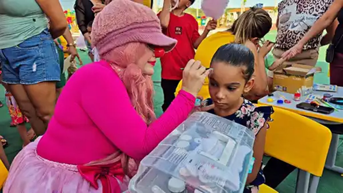 Prefeito Erivaldo Lopes inaugura Parquinho Infantil no bairro Jardim Lavina em Santo Antônio de Lisboa - Imagem 8