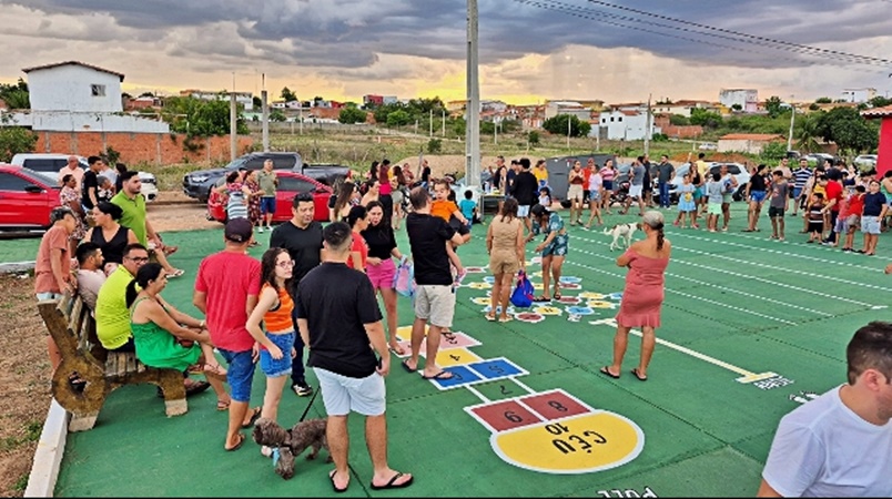 Prefeito Erivaldo Lopes inaugura Parquinho Infantil em bairro de Santo Antônio de Lisboa - Imagem 2
