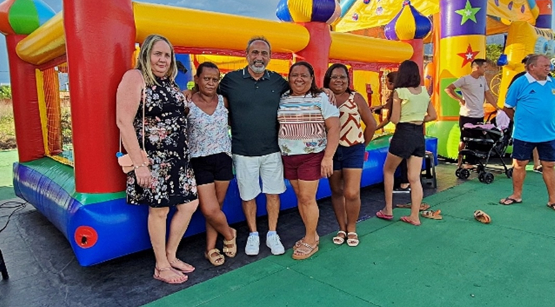 Prefeito Erivaldo Lopes inaugura Parquinho Infantil em bairro de Santo Antônio de Lisboa