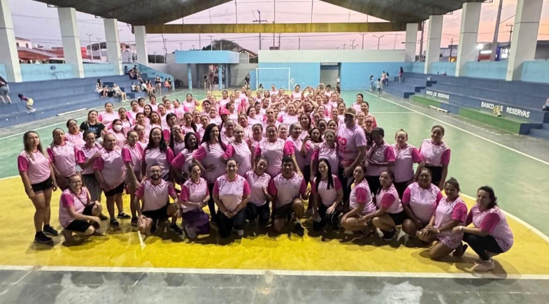 Prefeitura de Cocal realiza entrega de novo fardamento das alunas do Programa Vida Ativa