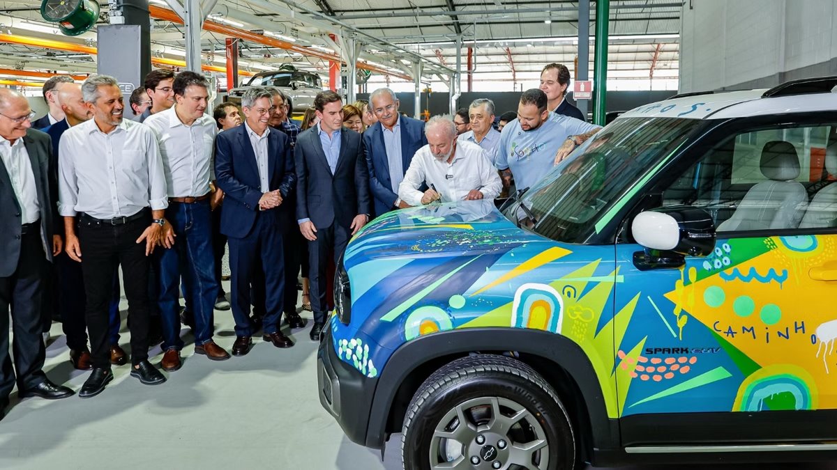 O presidente Lula visitou a linha de produção do Polo Automotivo do Ceará - Foto: Ricardo Stuckert/PR