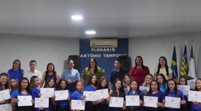Prefeitura de Cristino Castro realiza encerramento de cursos voltados para mulheres do município