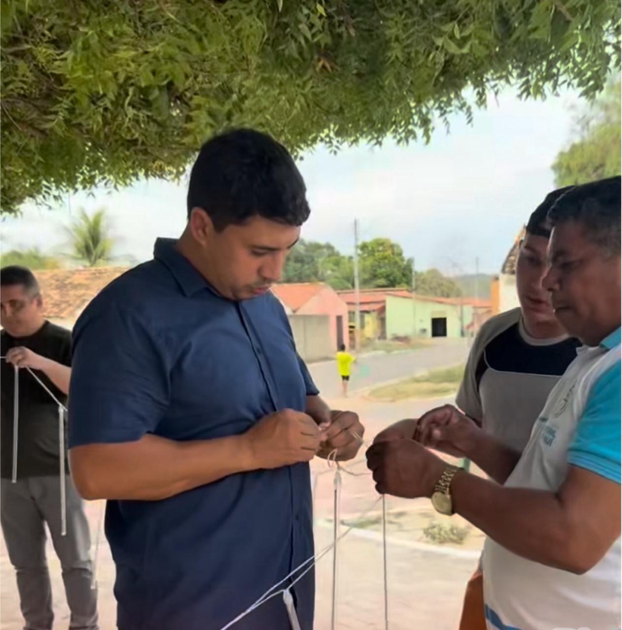 Prefeitura de Tamboril realiza instalação de iluminação natalina no município   - Imagem 1