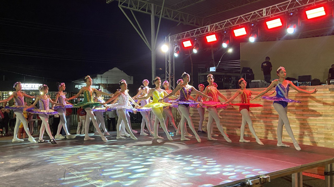 Campo Maior abre oficialmente o “Encantos do Natal” com grande celebração na Praça Valdir Fortes - Imagem 1