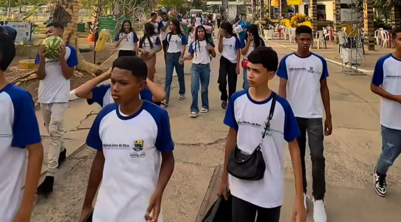 Prefeitura de Miguel Leão promove passeio com alunos vencedores da Gincana Escolar