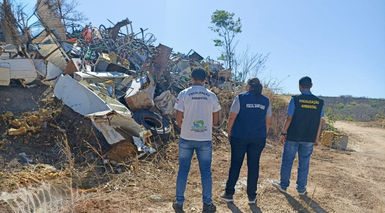 SEMMAN fiscaliza área urbana e determina retirada de sucata irregular em Uruçuí