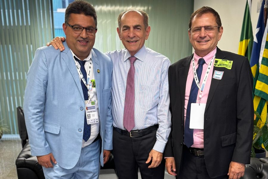 Prefeito Dr. Corinto Matos participa do 3º Encontro Nacional de Prefeitos em Brasília