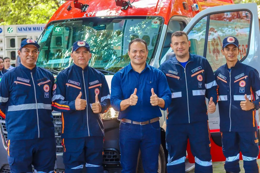 Prefeito de José de Freitas entrega  nova ambulância ao Samu