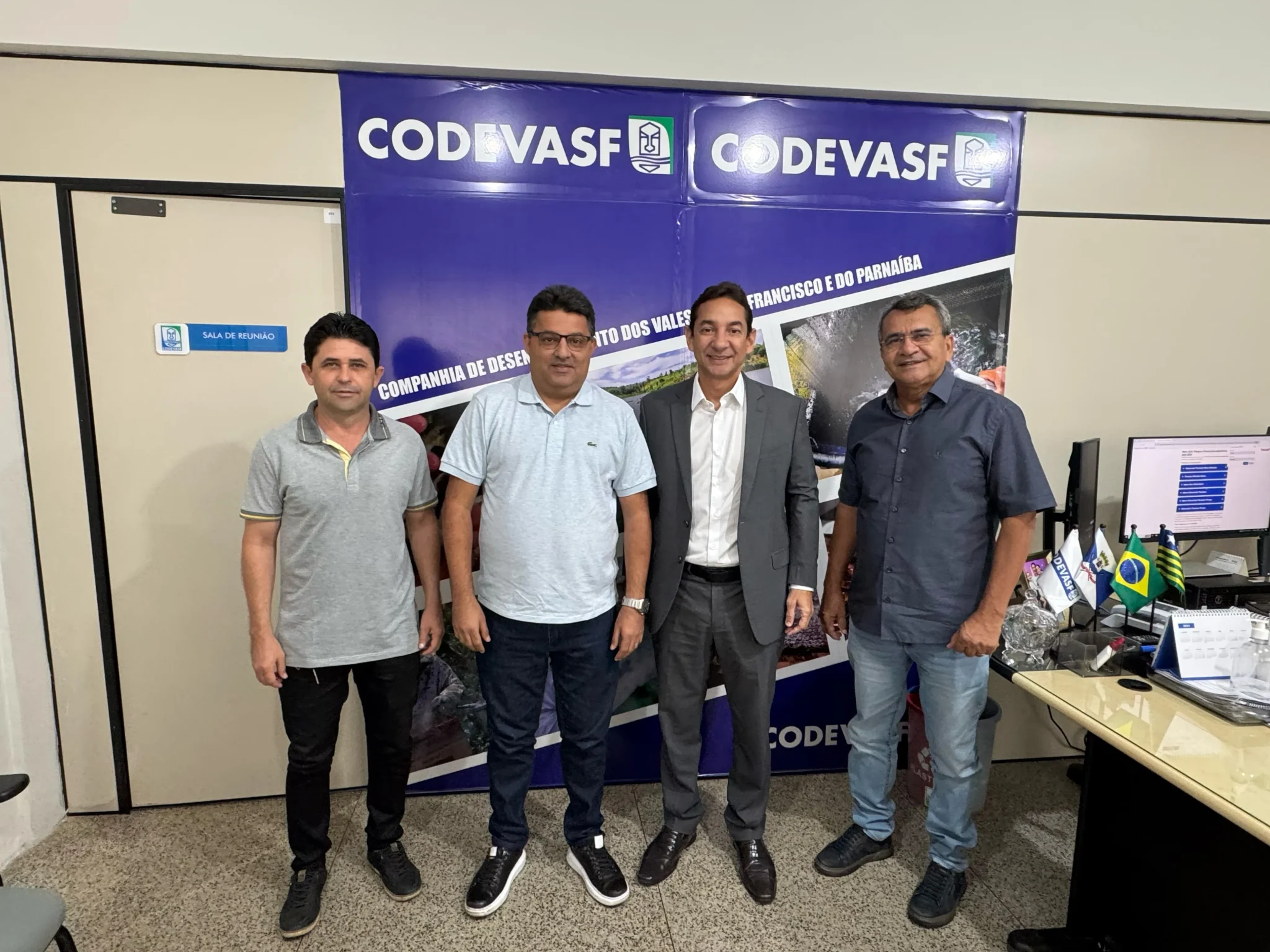 Prefeito Dr. Corinto Matos discute atualização de projeto hídrico para Marcolândia na Codevasf