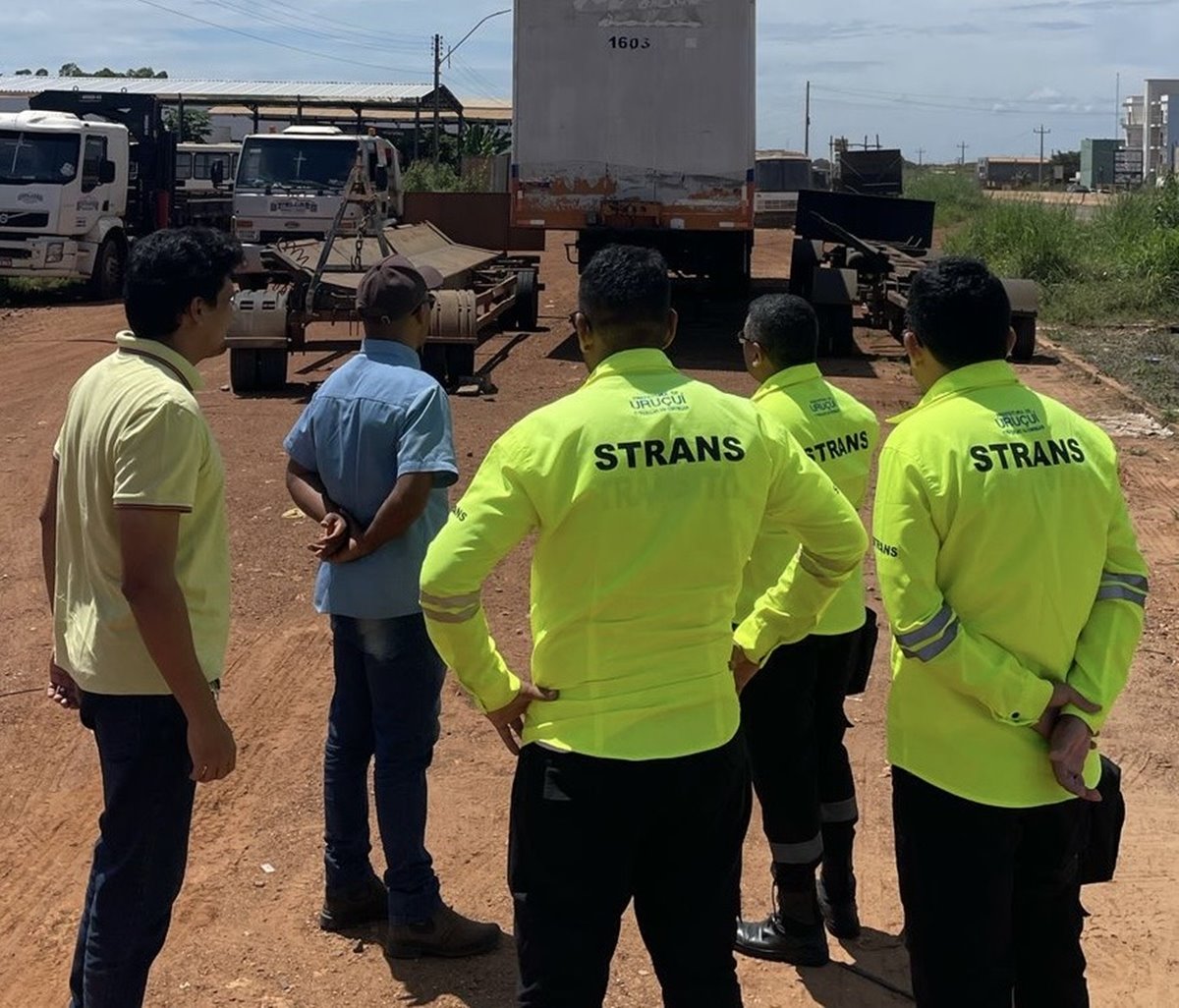 Prefeitura de Uruçuí realiza operação para desobstruir ruas no bairro Portal dos Cerrados