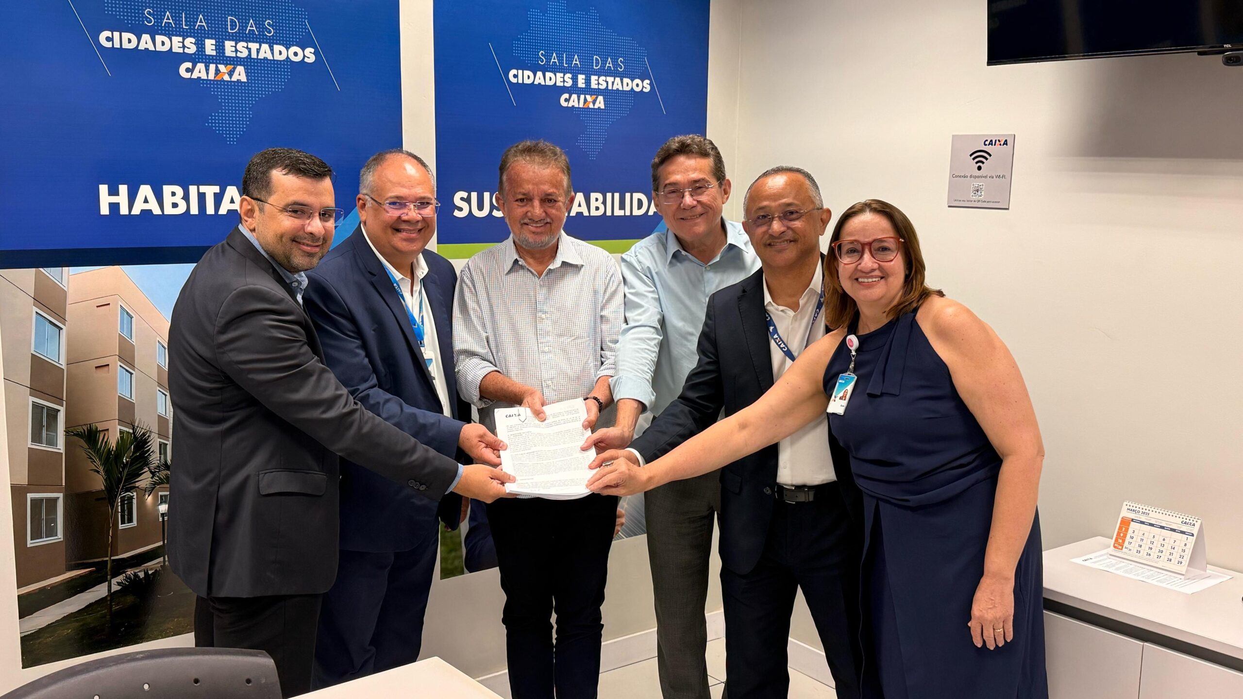 Joãozinho Félix assina contrato para construção de casas populares em Campo Maior