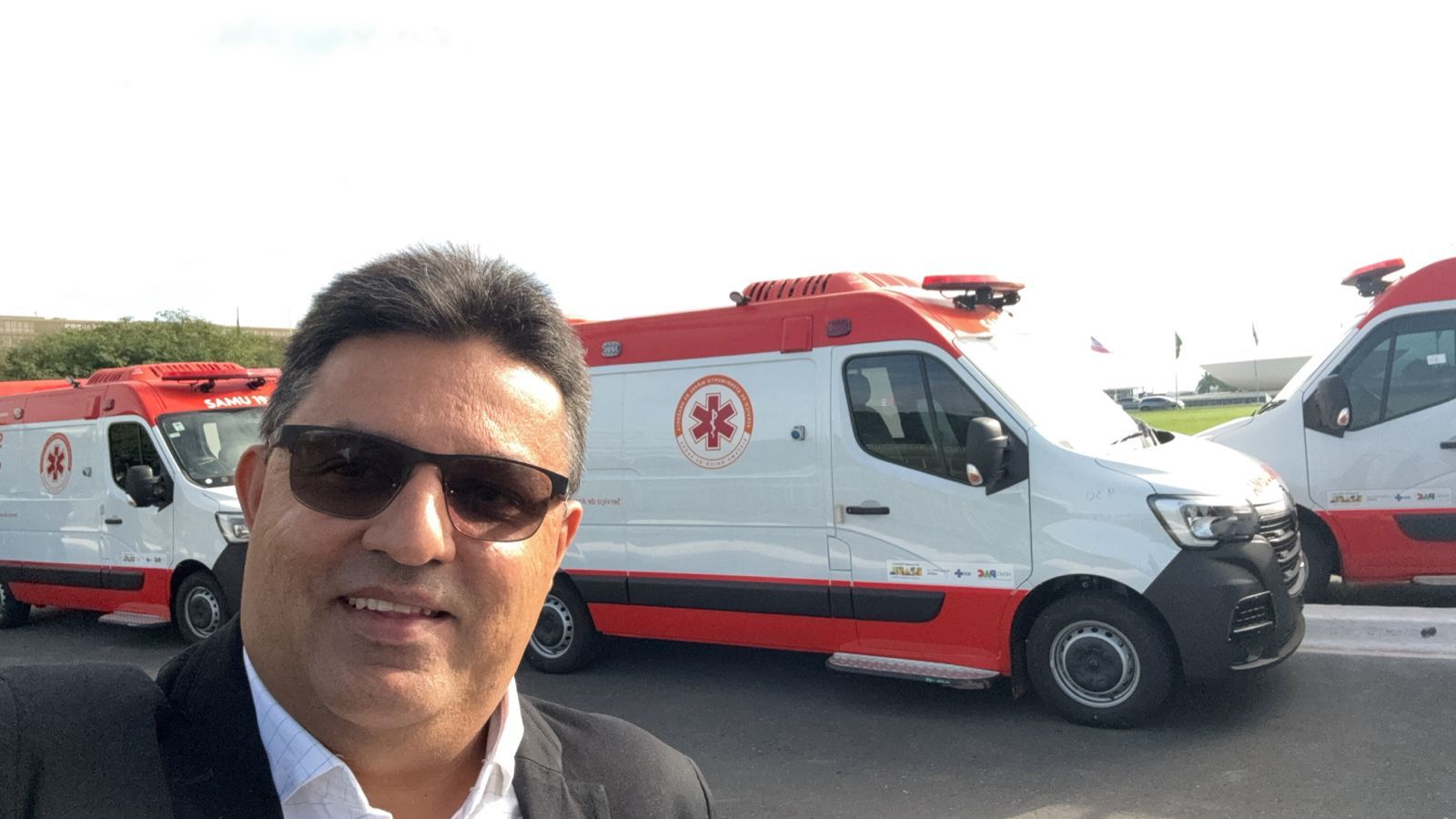 Prefeito Dr. Corinto Matos recebe ambulância e anuncia implantação do SAMU, com base em construção