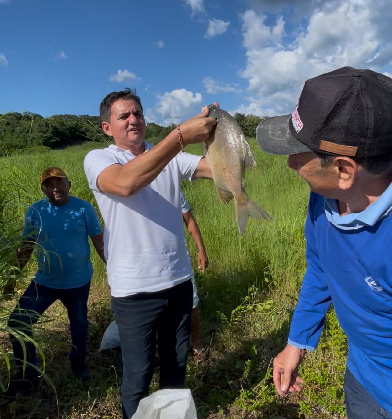 Hilton Gomes distribui 5 toneladas de peixe e macaxeira na Semana Santa