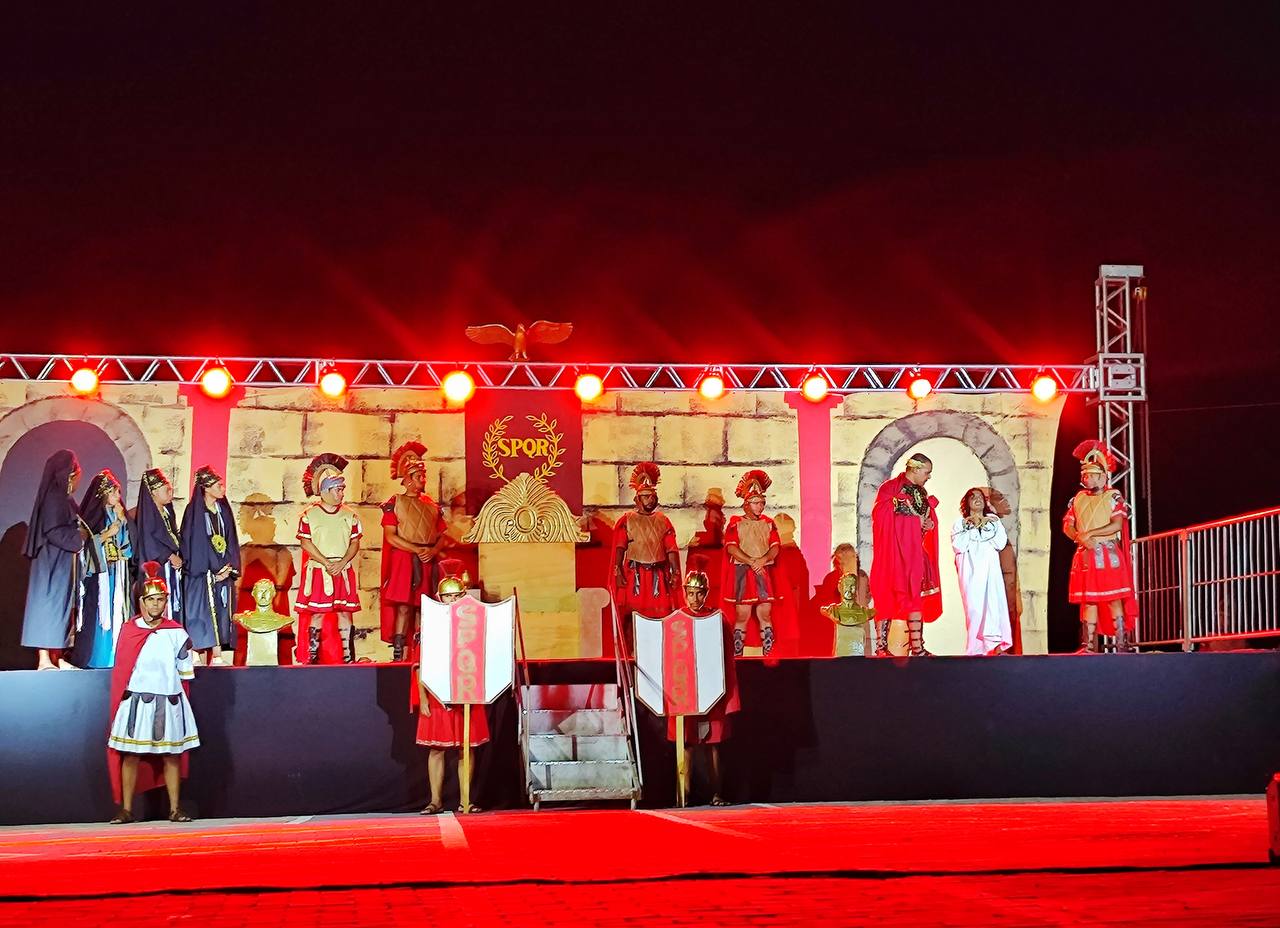 Espetáculo A Paixão de Cristo emociona milhares de fiéis no Alto do Cruzeiro em São Raimundo Nonato   