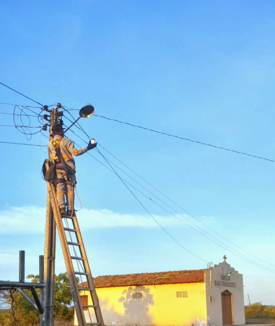 Prefeitura de Floriano realiza mais de 700 serviços de iluminação pública em abril