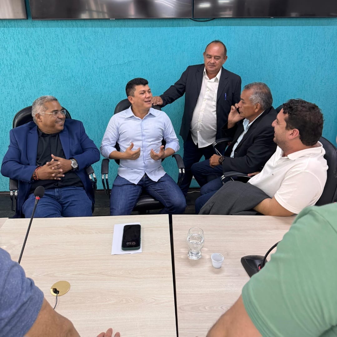 Rubens Vieira conversa com vereadores em Parnaíba