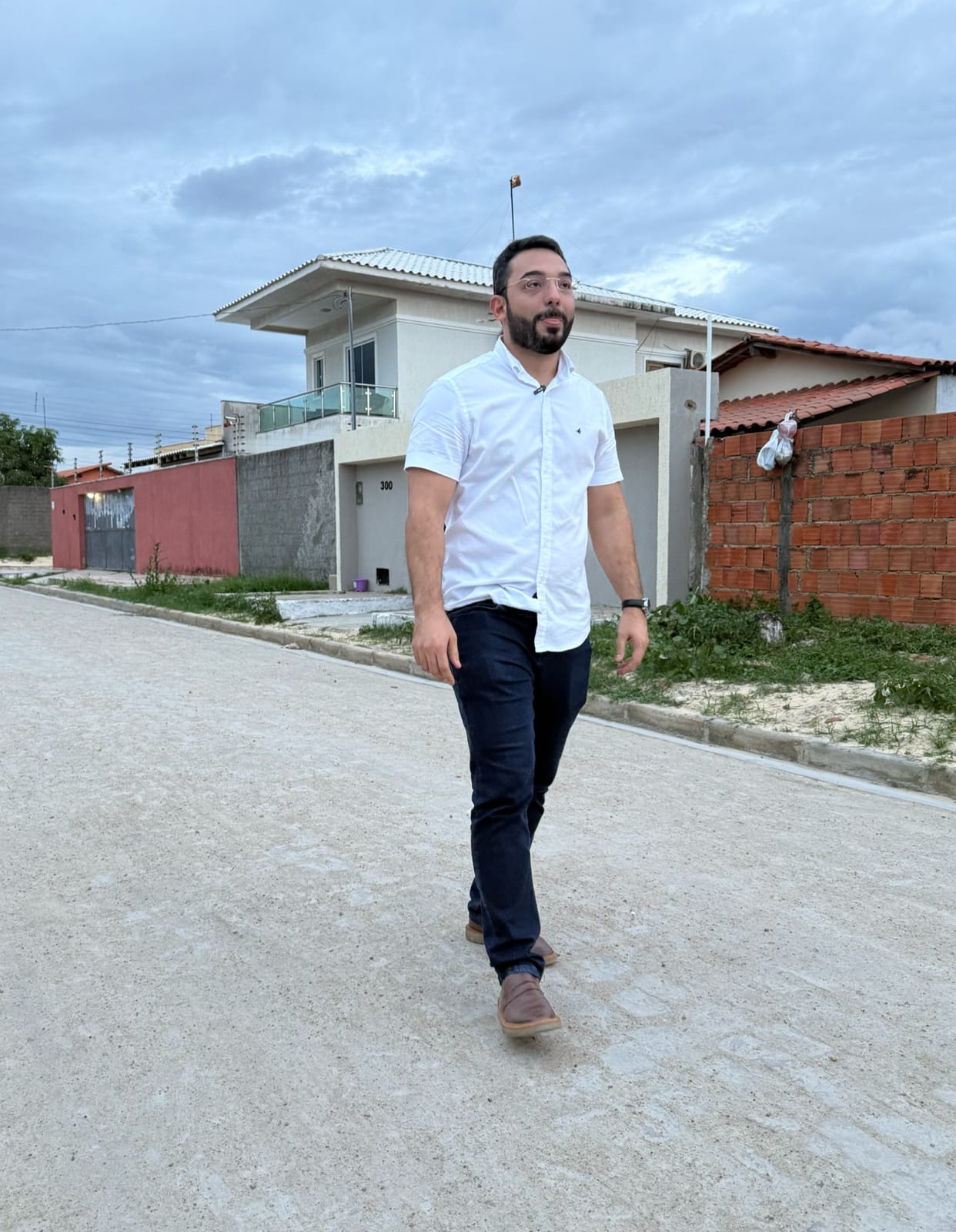 Prefeito Francisco Emanuel acompanha obras de pavimentação poliédrica em Parnaíba - Imagem 5