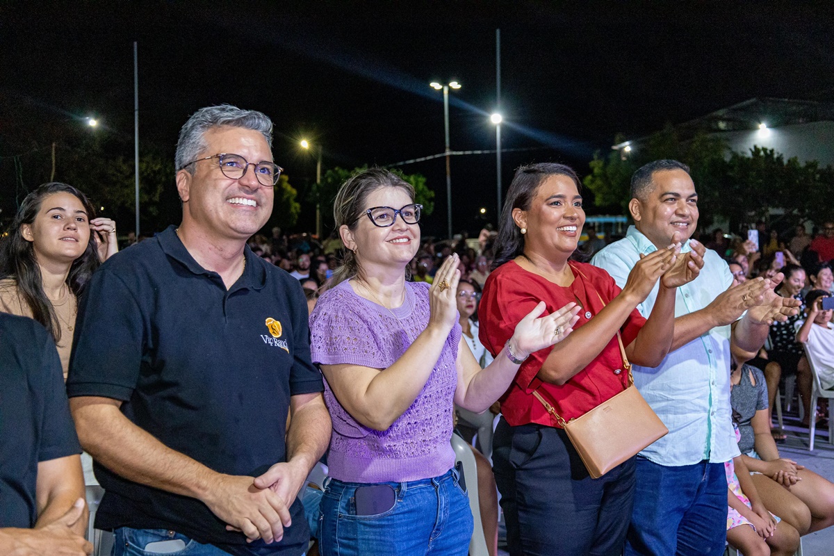 Espetáculo 'Chama na Resenha' leva alegria e lota praça em Lagoa do Piauí - Imagem 8