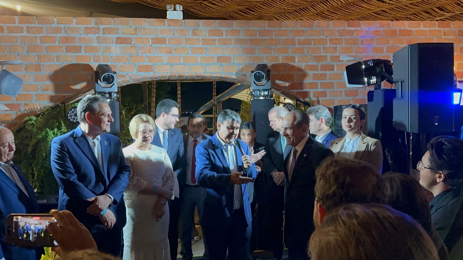 Senador Marcelo Castro reúne cerca de 200 prefeitos em festa em Brasília com ministros e parlamentares  - Imagem 3