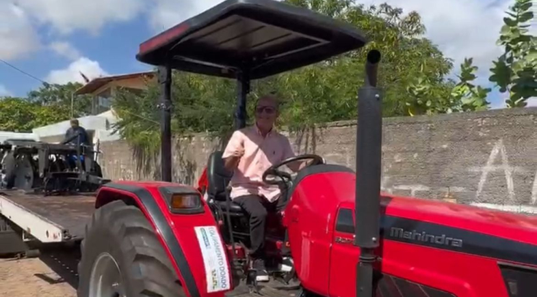 Luís Correia recebe trator novo para reforçar apoio aos agricultores