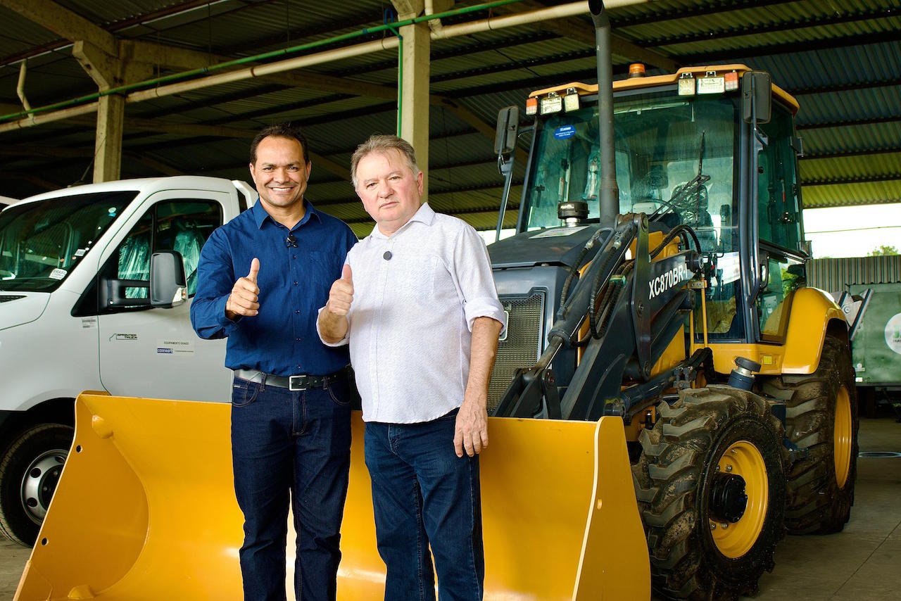 Prefeito Pedro Gomes recebe retroescavadeira com roçadeira para reforçar serviços em José de Freitas - Imagem 1