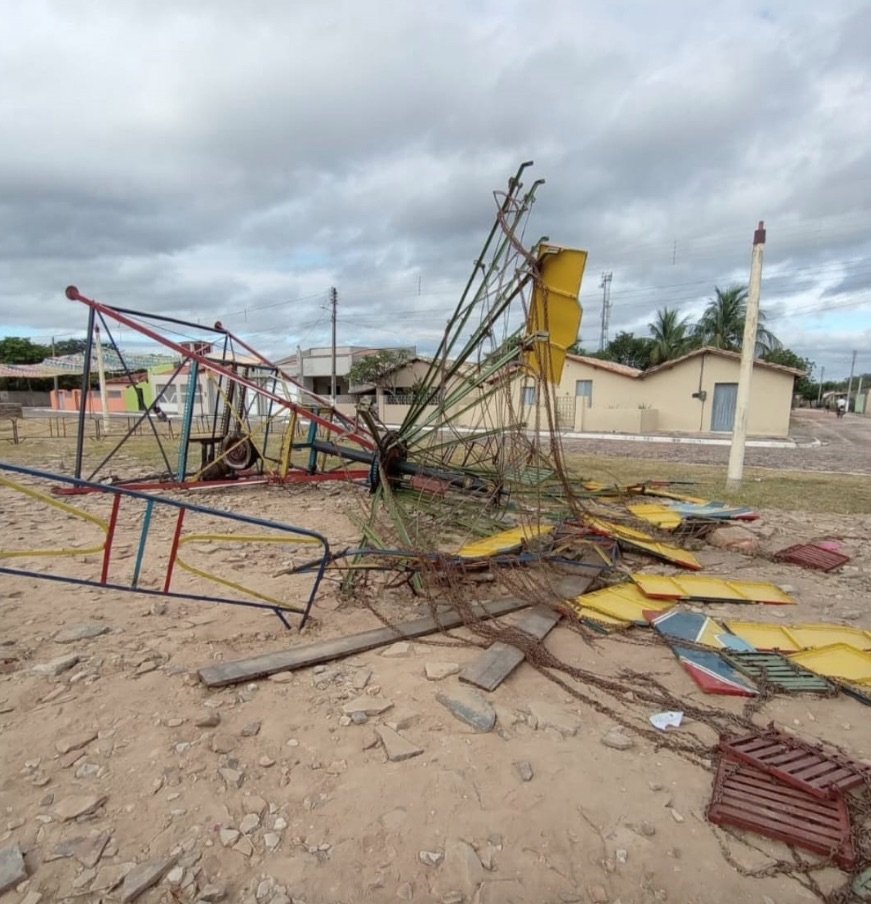 Brinquedo desabou durante o funcionamento - Foto: Reprodução
