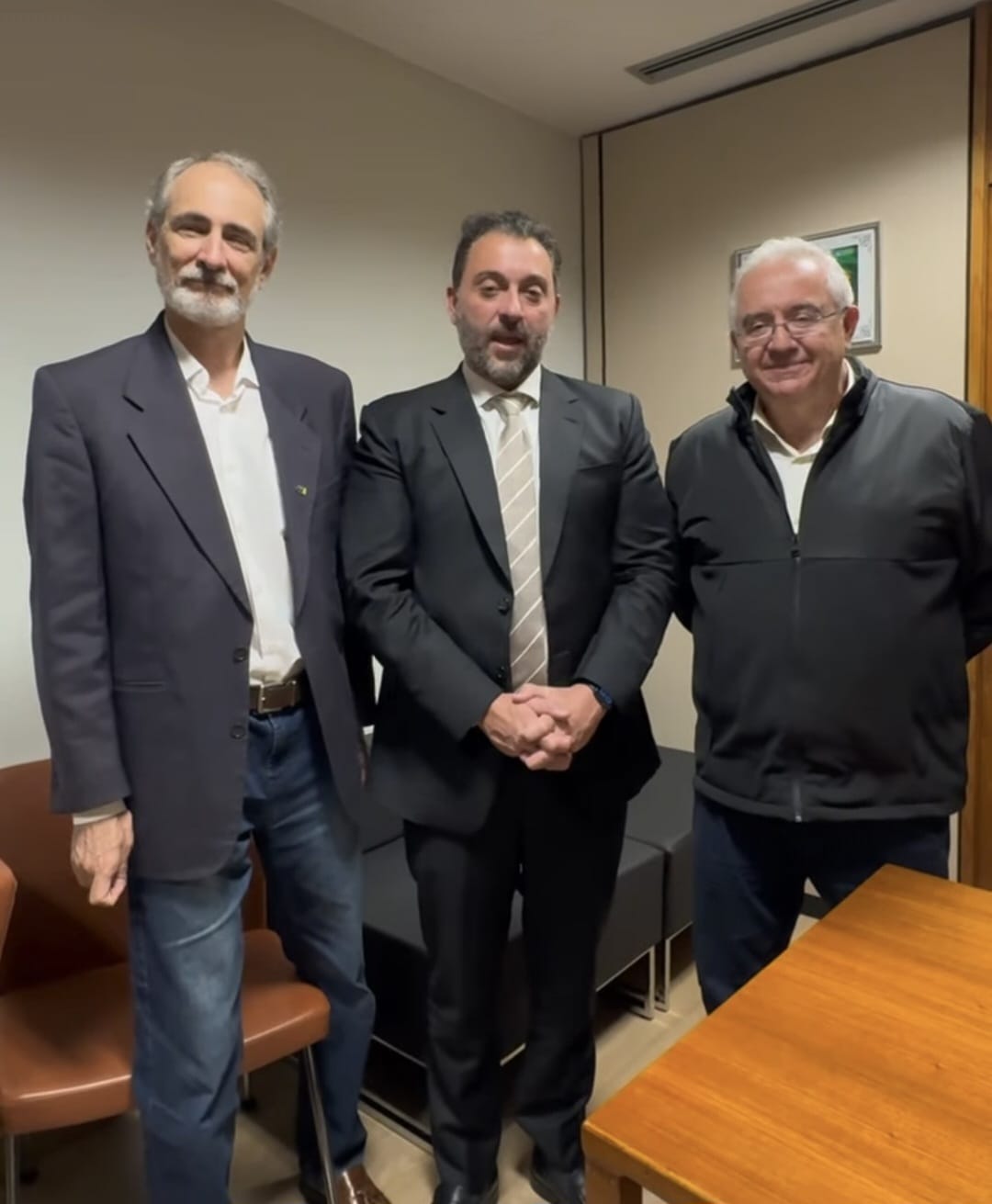 Átila Filho com representantes da Confederação Brasileira de Vela, Marco e Davi