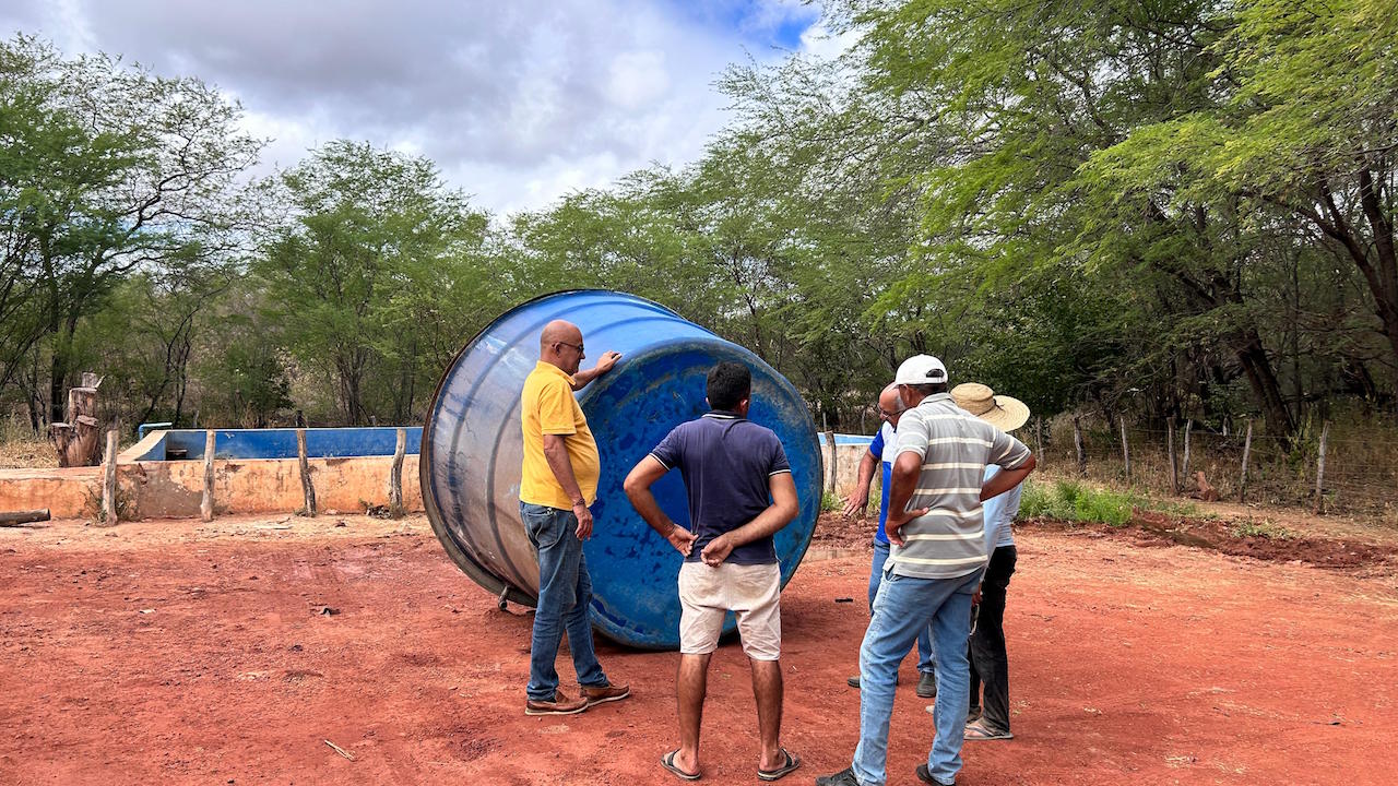 Prefeito Dr. Corinto Matos autoriza troca de caixa d’água na Comunidade Tamboril - Imagem 2