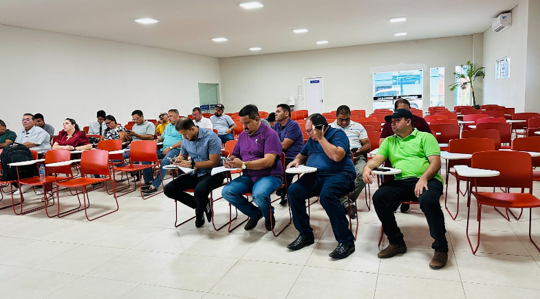 Prefeitos se reúnem em Simplício Mendes para discutir soluções sustentáveis para o fim dos lixões