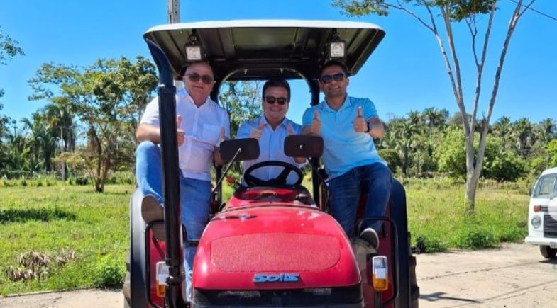 Canto do Buriti recebe novo maquinário agrícola fruto de parceria com o Governo do Estado