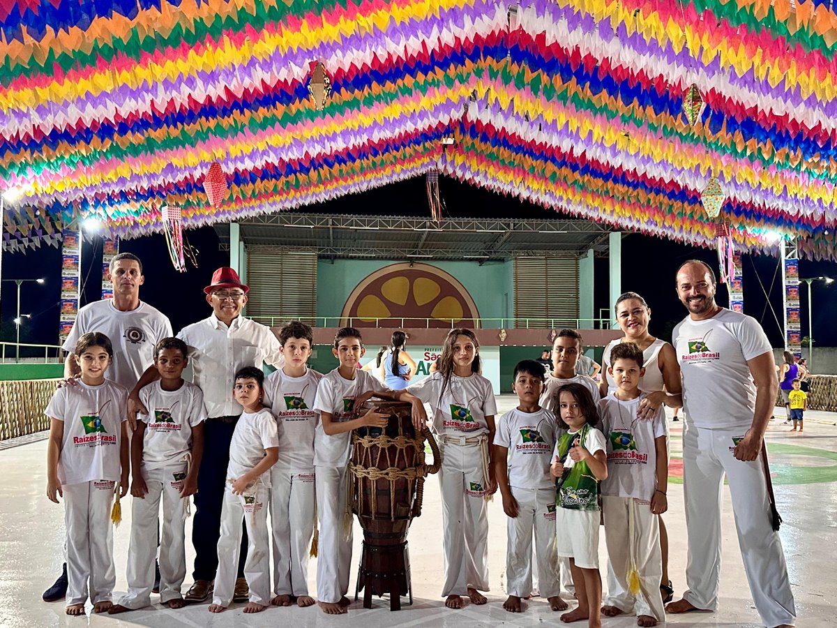 Prefeito Abdoral Melo entrega material a profissionais da educação física - Imagem 2