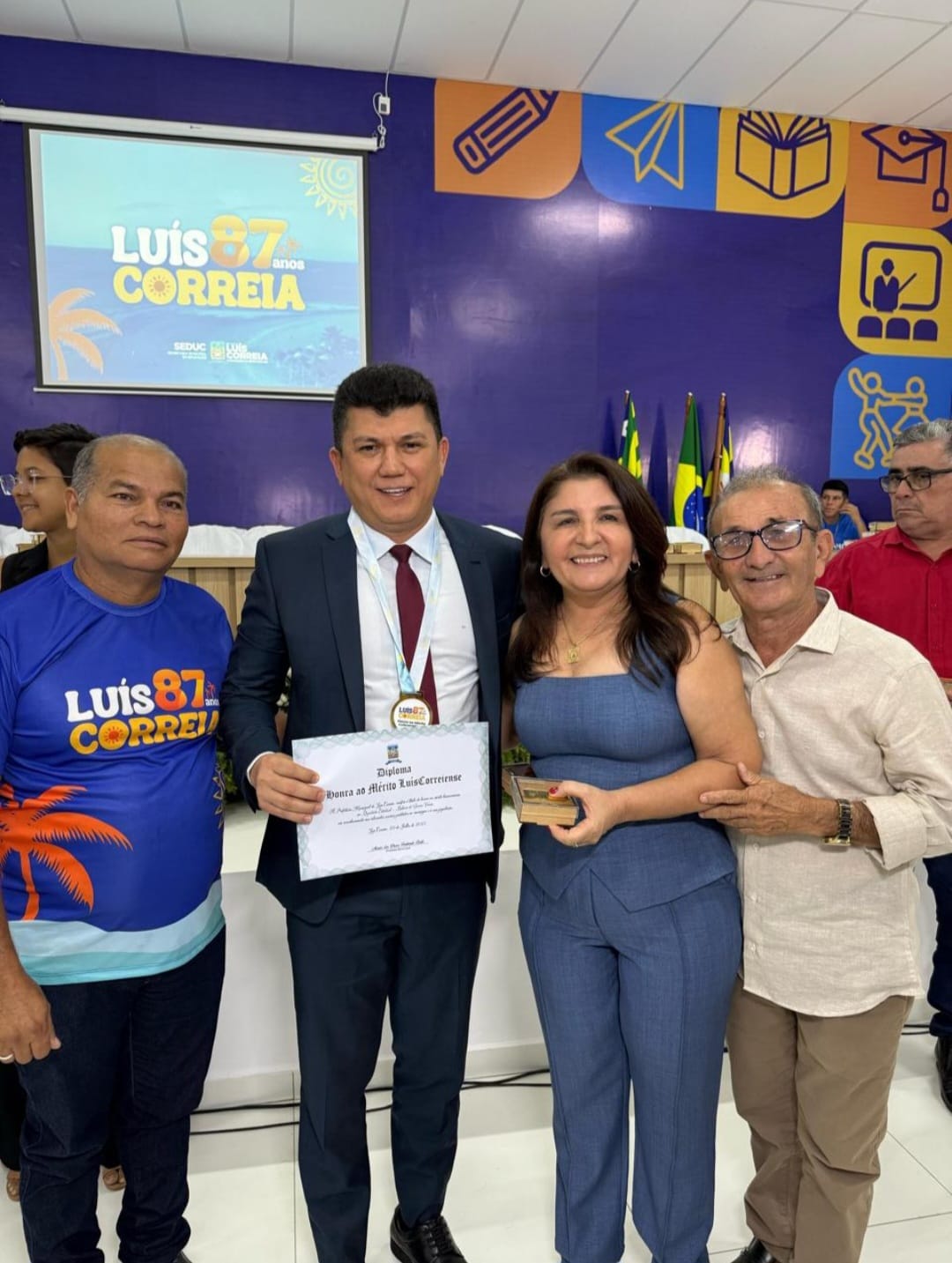 Rubens Vieira recebe homenagem da prefeita Maninha Fontenele