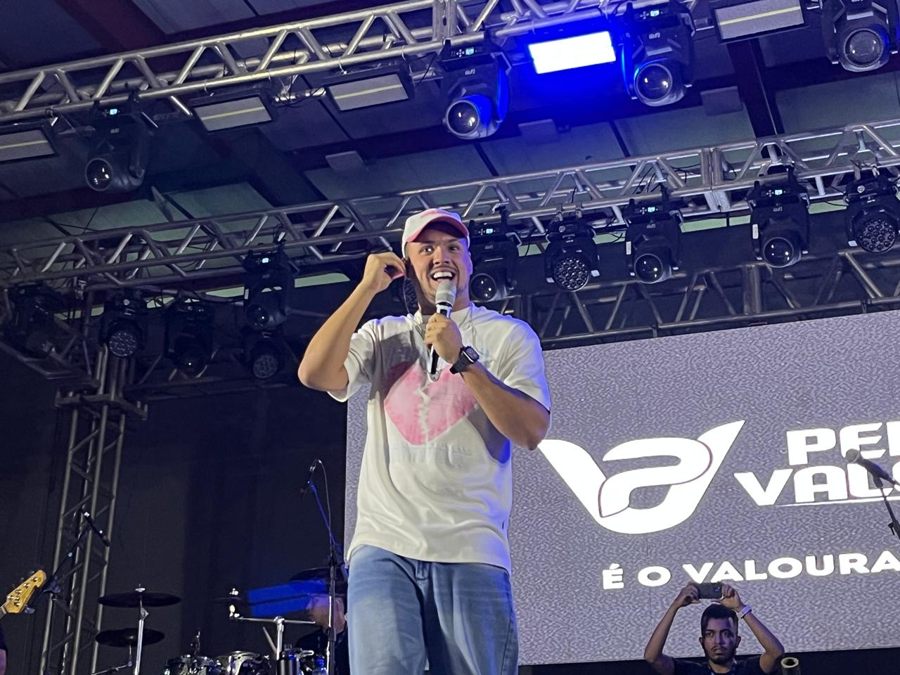 Pedro Valoura no palco do Urufolia - Foto: Eliaquim de Paula/Meionews.com