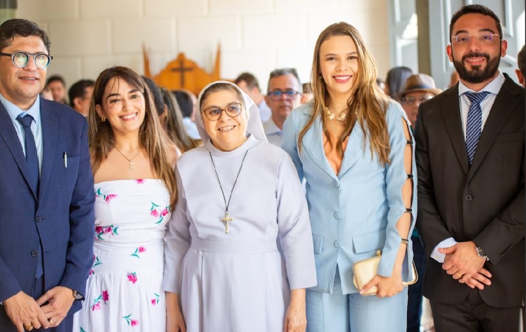 Prefeito e primeira-dama participam de missa em Ação de Graça alusiva ao aniversário de 181 anos de Parnaíba - Imagem 1