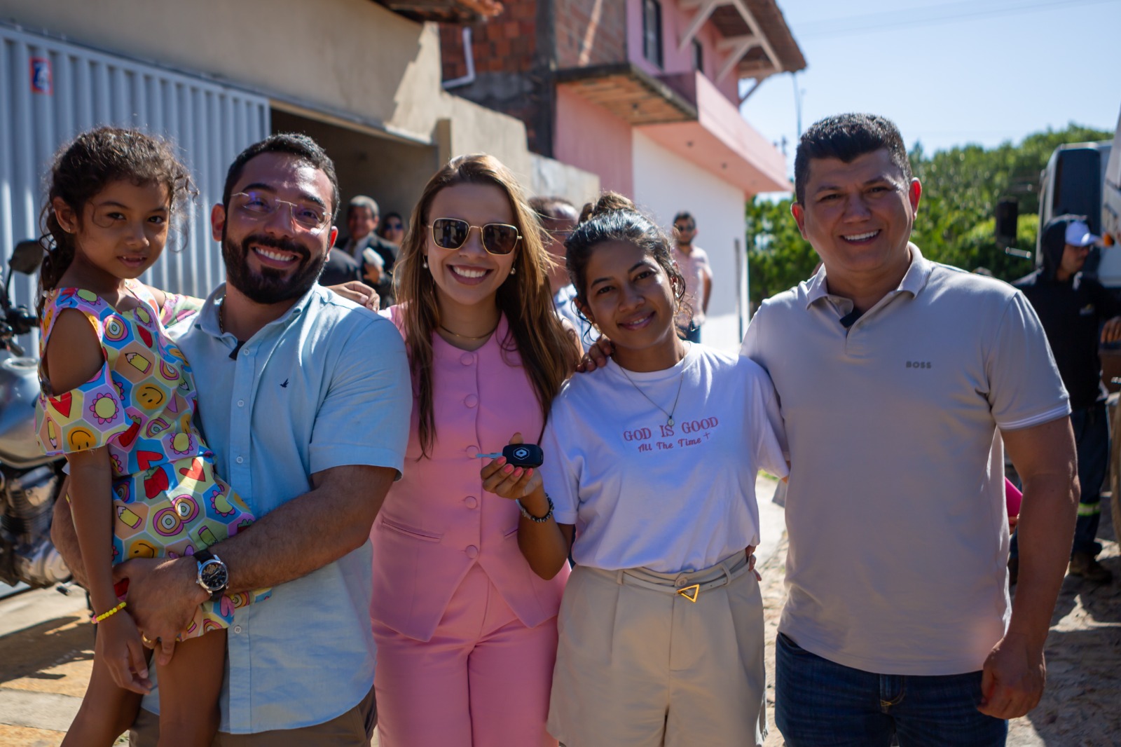 Entrega de carro sorteado | Foto: Divulgalçao