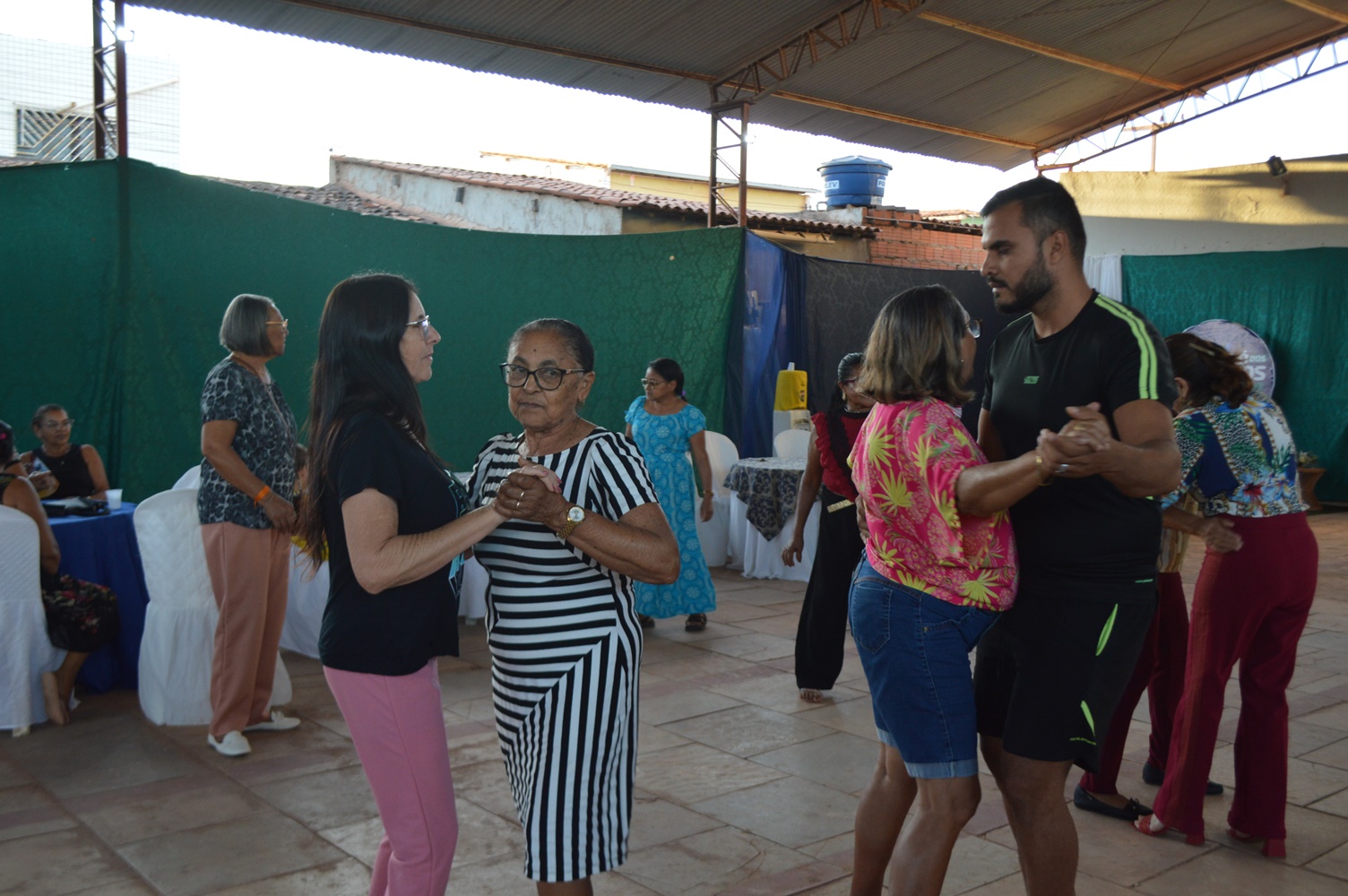 Alegria e integração marcam o primeiro Forró dos Idosos em Marcolândia - Imagem 10