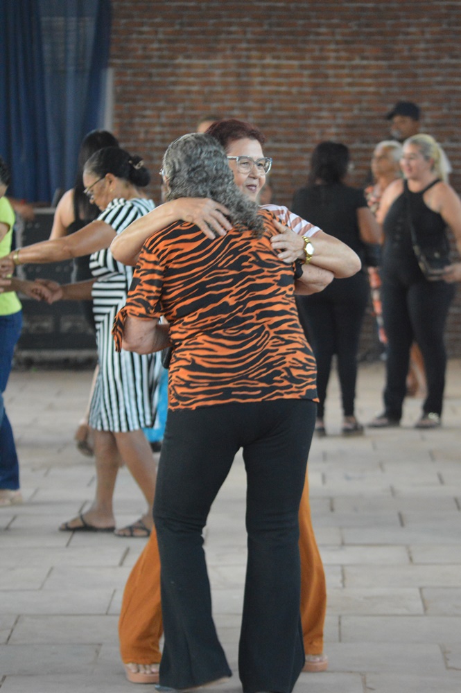 Alegria e integração marcam o primeiro Forró dos Idosos em Marcolândia - Imagem 20