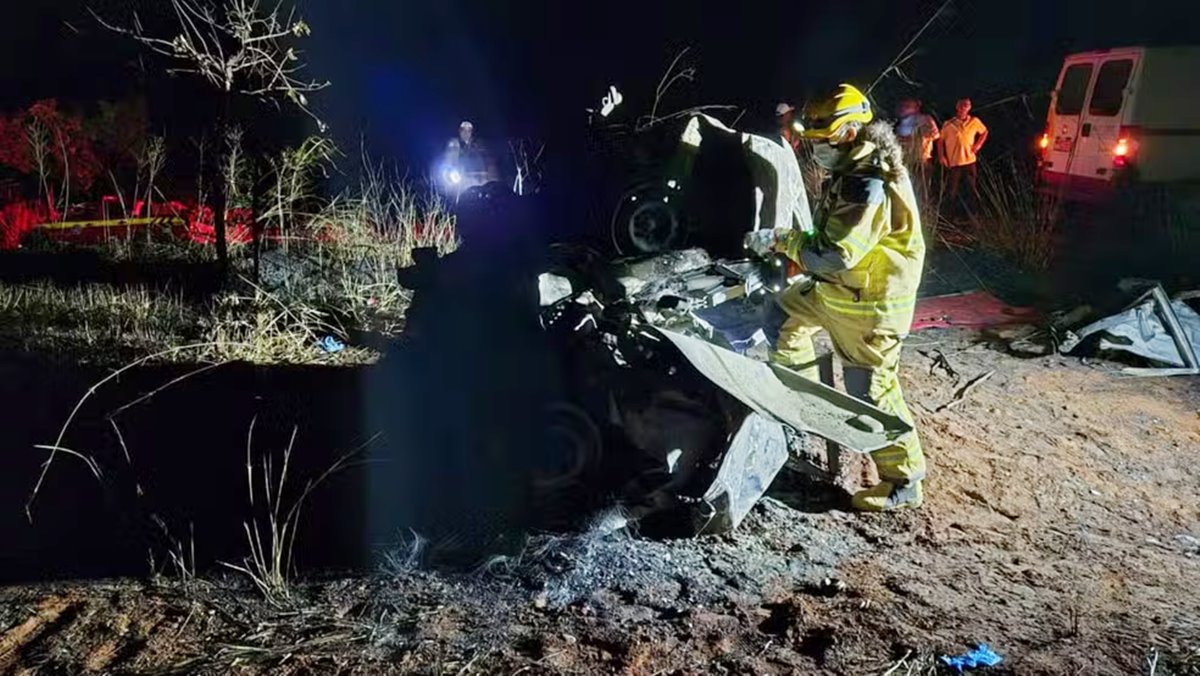 Acidente na MGC-497 em Prata deixa 5 mortos &mdash; Foto: Corpo de Bombeiros/Divulga&ccedil;&atilde;o&nbsp;