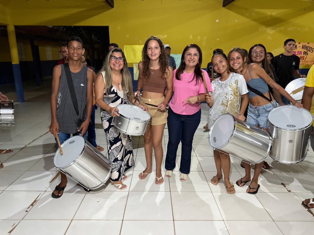 Prefeitura de Luís Correia entrega novos instrumentos à Banda Fanfarra Carmosina Martins - Imagem 4