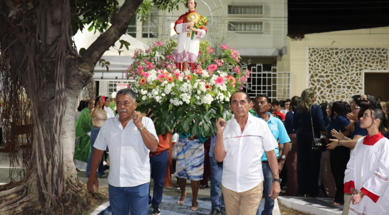Praça da Catedral lota de fiéis na segunda noite dos Festejos de São Raimundo Nonato