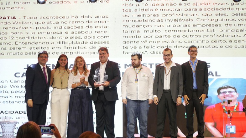 Grande vencedor da noite. Foto: Raíssa Morais.