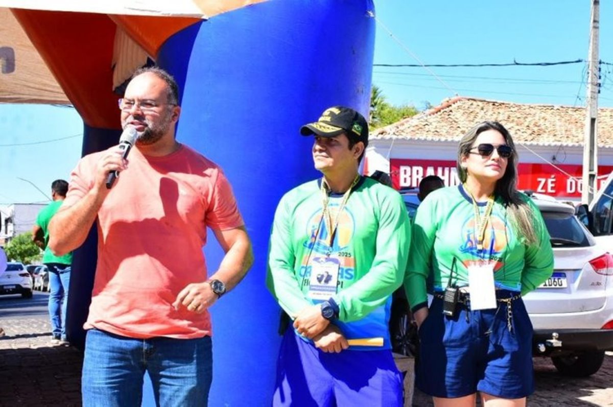 Regata de Canoas movimenta o domingo na beira-rio com apoio da Prefeitura de Floriano - Imagem 1
