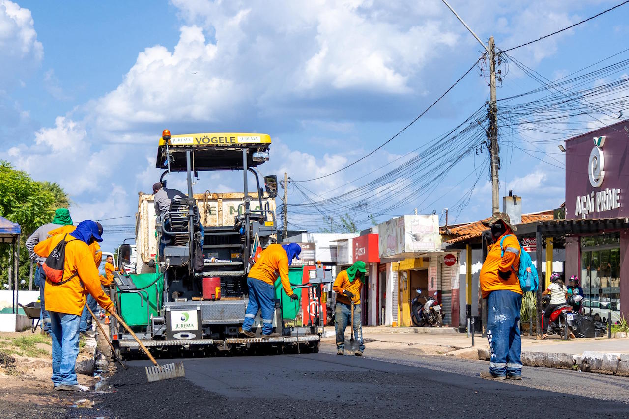 Prefeito Pedro Gomes e diretor do DER visitam obras de asfaltamento em José de Freitas - Imagem 1
