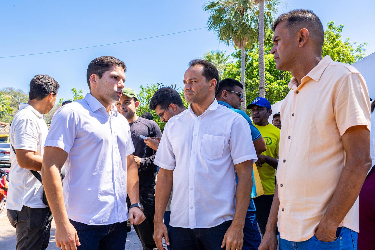 Prefeito Pedro Gomes e diretor do DER visitam obras de asfaltamento em José de Freitas - Imagem 7