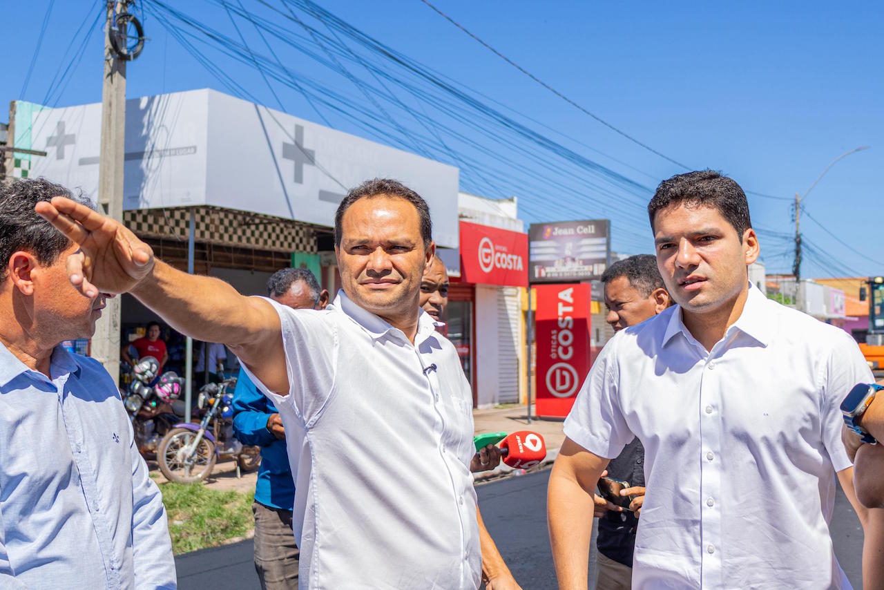 Prefeito Pedro Gomes e diretor do DER visitam obras de asfaltamento em José de Freitas - Imagem 4